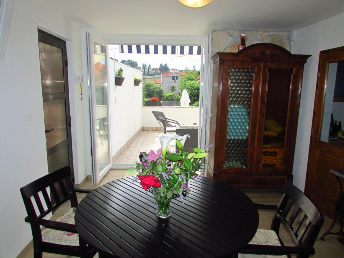 Apartment Pjaca Postira Εξωτερικό φωτογραφία