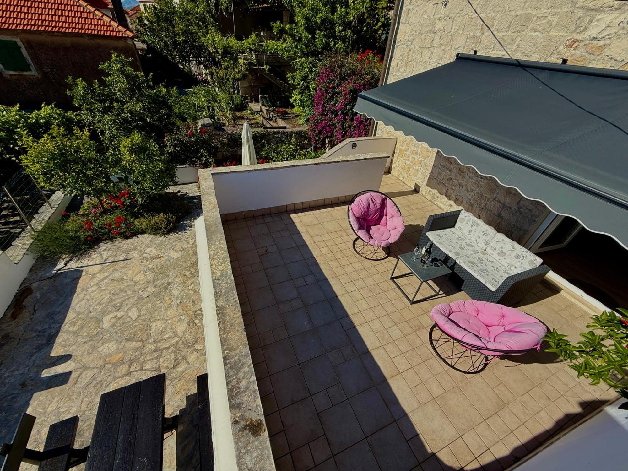 Apartment Pjaca Postira Εξωτερικό φωτογραφία