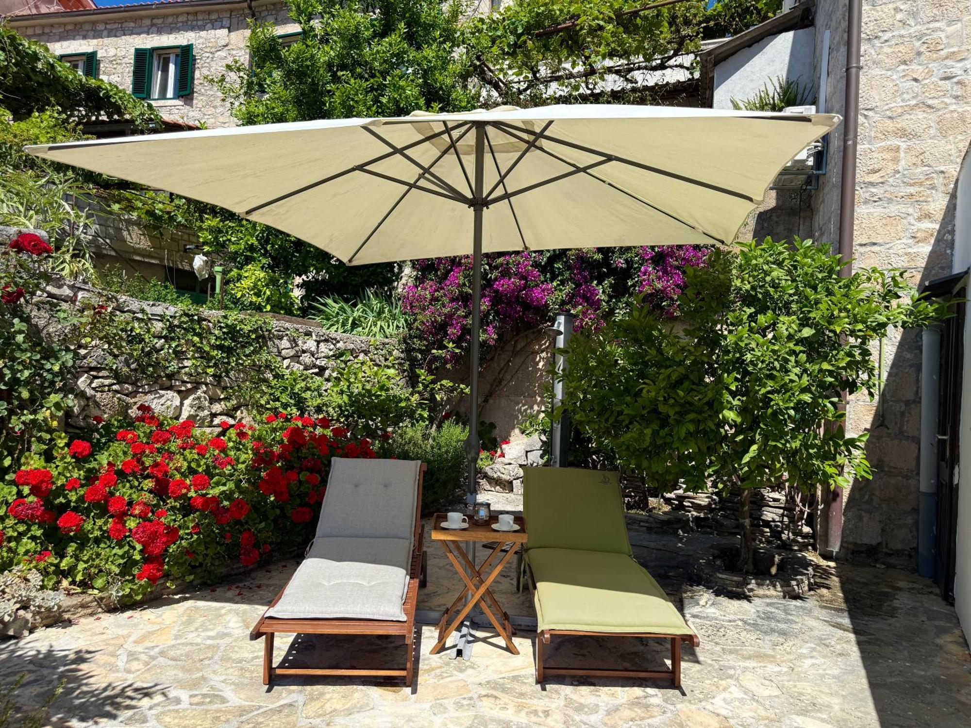 Apartment Pjaca Postira Εξωτερικό φωτογραφία