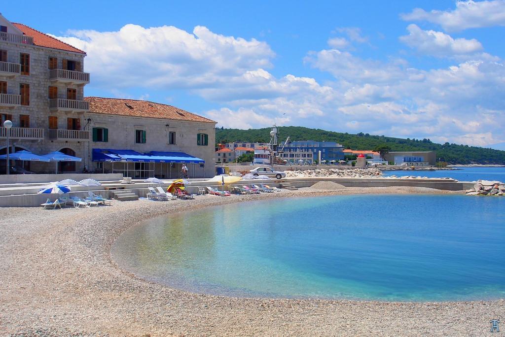 Apartment Pjaca Postira Εξωτερικό φωτογραφία