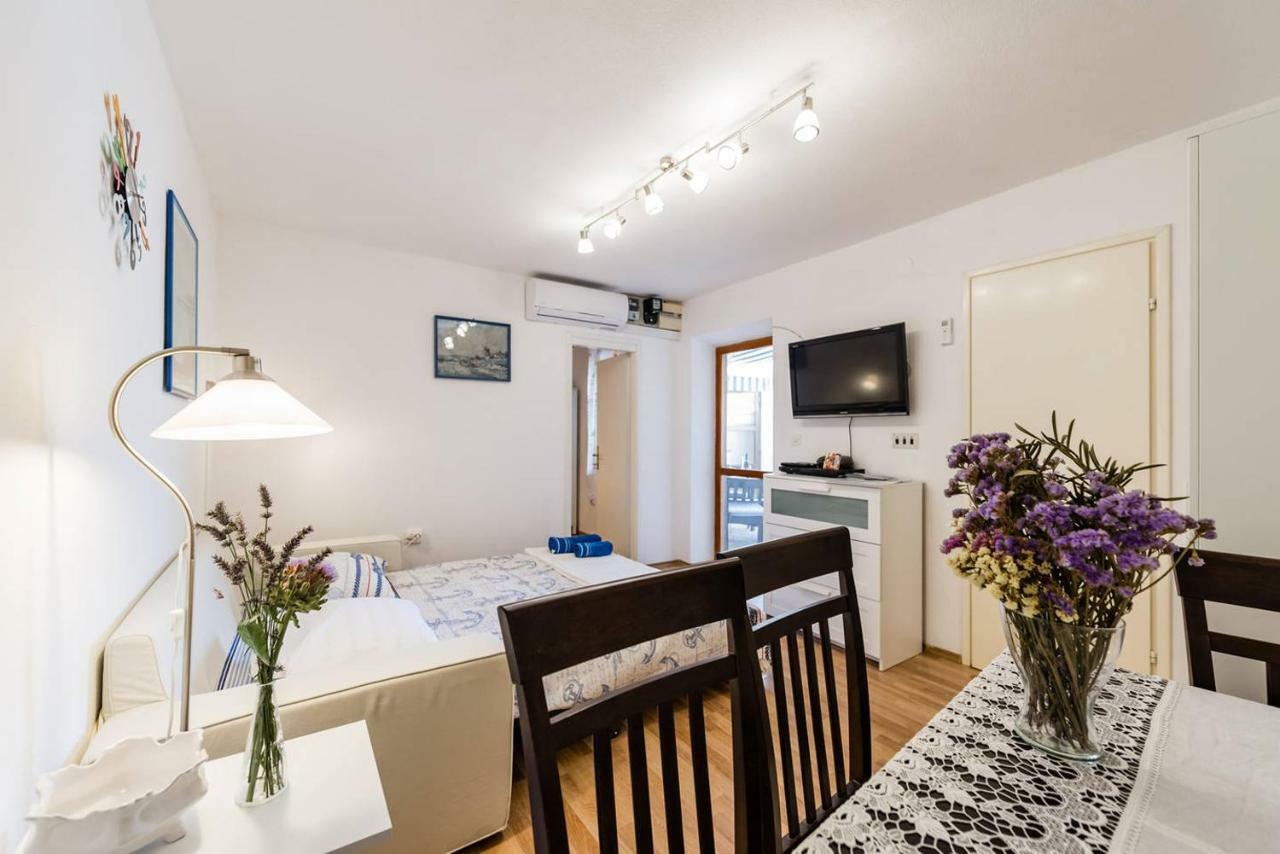 Apartment Pjaca Postira Εξωτερικό φωτογραφία