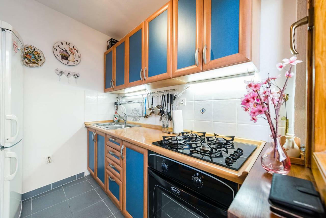 Apartment Pjaca Postira Εξωτερικό φωτογραφία