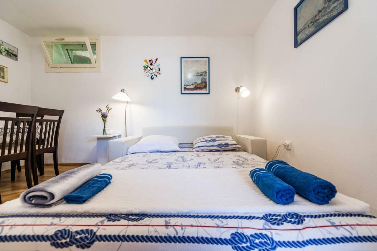 Apartment Pjaca Postira Εξωτερικό φωτογραφία